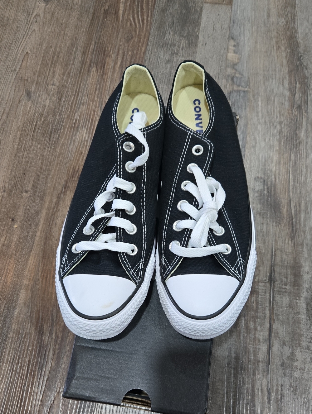 Converse Men's Black and White Low Top Sneakers